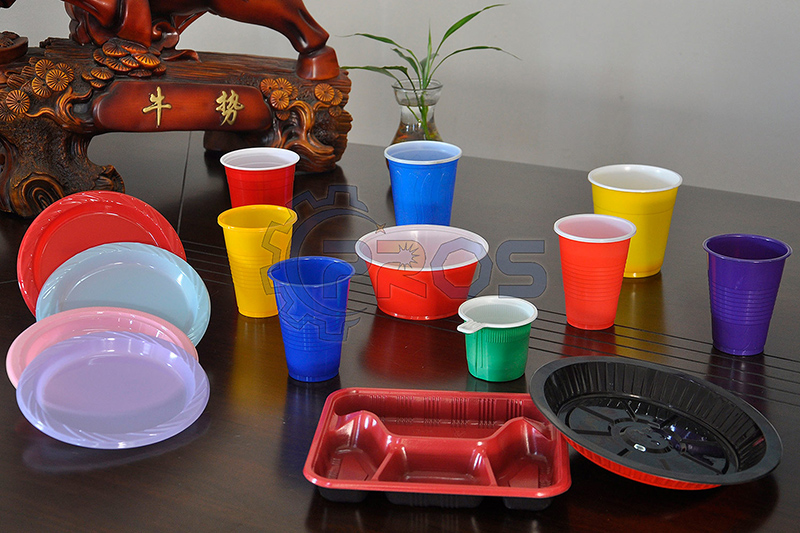 Gobelets en Plastique Colorés et Assiettes en Plastique