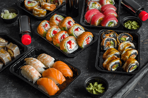 PLATEAU À SUSHI EN PLASTIQUE